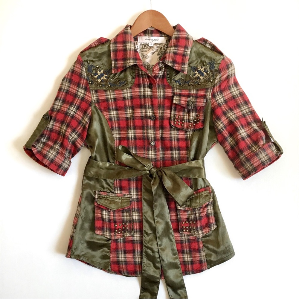 Dance in Paris Fitted Plaid Flannel with Size S